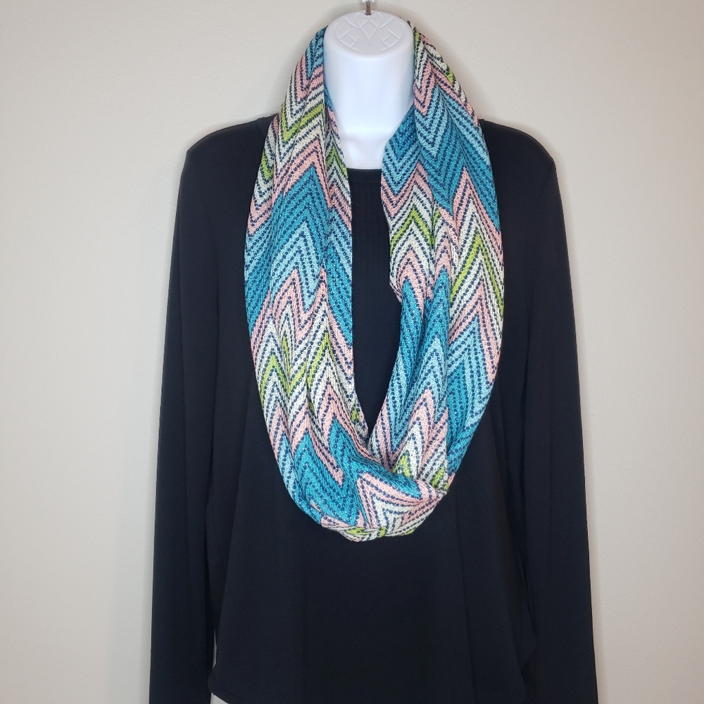 Infinity Scarf Multicolor Chevron Pattern - Picture 2 of 12